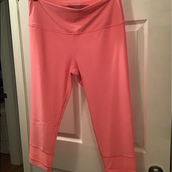 Victoria's Secret Pants - NWOT Victoria Sport 9/10 Length Leggings